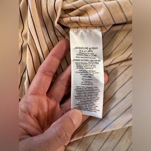 🟢JACQUELINE de YONG medium striped 3/4 sleeved blouse.🟢 - Picture 8 of 8